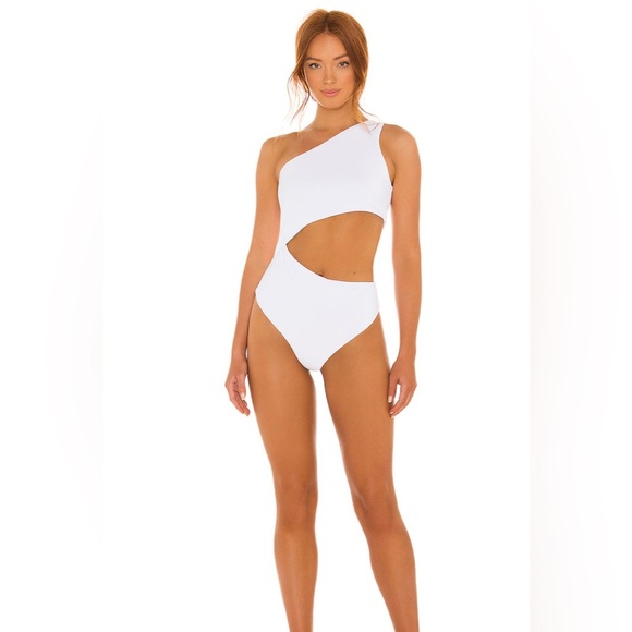 Celine asymmetrical white ribbed One Piece by:
BEACH RIOT - Picture 1 of 4
